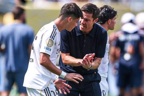 Xabi Alonso hoặc là mạnh tay, hoặc là làm 'con rối'