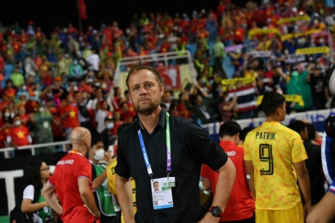HLV Polking và trợ lý U23 Thái Lan bức xúc vì không được trao HCB SEA Games 31