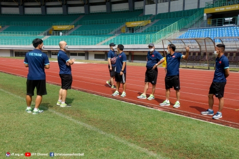 Báo Indonesia đáp trả gay gắt khi U19 Việt Nam chê sân tập tại giải U19 ĐNÁ