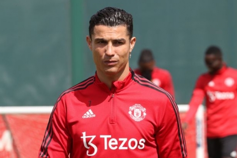 Ronaldo có hành động gay gắt với giới chủ MU