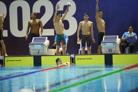 VIDEO: Màn bứt tốc thần sầu của Hưng Nguyên mang về HCV 4x200m tự do
