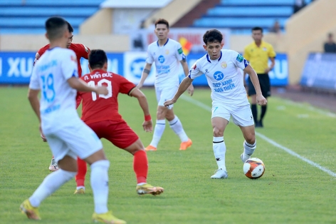 Bị CĐV quay lưng, 'đại gia' V-League hành động bất ngờ