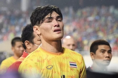 Trung vệ Thái Lan: 'Tôi không vứt huy chương, chỉ ném lên tặng CĐV'
