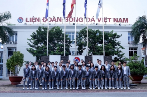 CHÙM ẢNH: ĐT nữ Việt Nam rạng ngời ngày lên đường dự World Cup