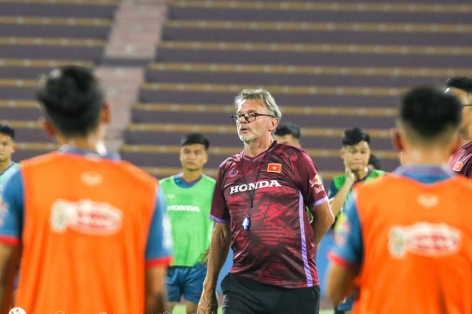 HLV Troussier ra quyết định không ai ngờ với U23 Việt Nam