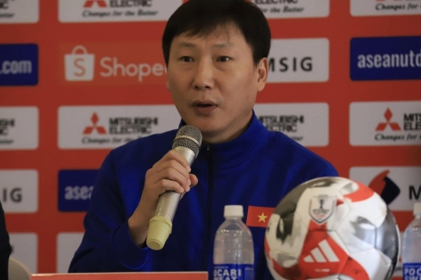 Trực tiếp: HLV Kim Sang Sik họp báo trước trận đấu với Manchester United