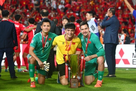 Nguyễn Filip hay Đình Triệu bắt chính trận gặp ĐT Malaysia?