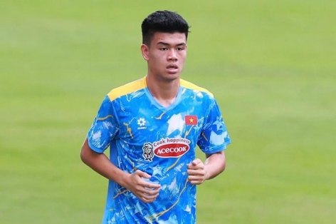 Trung vệ 1m95 sáng cửa đá chính ở SEA Games 33