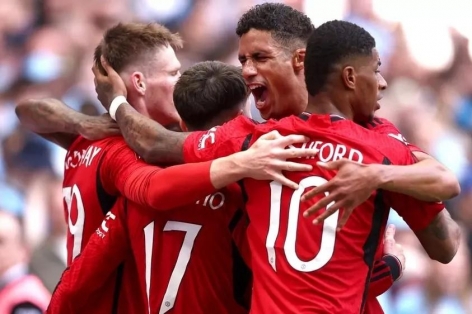 Rashford 'khó xử' tại Barca vì ca ngợi huyền thoại Real Madrid