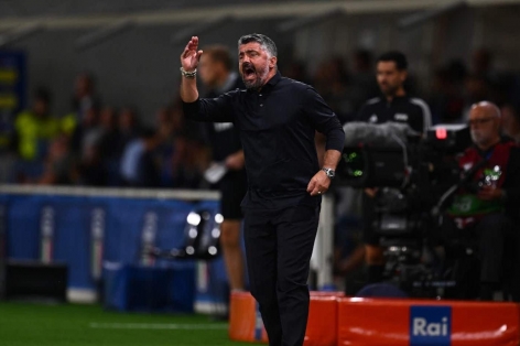 Chơi tệ, cả đội tuyển Ý bị HLV Gattuso cho...ăn tát
