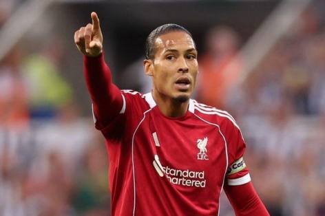 Van Dijk được đặt tên cho khán đài SVĐ