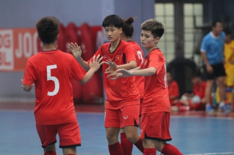 Hướng tới SEA Games, ĐT nữ futsal Việt Nam đấu tập với đội bóng THPT