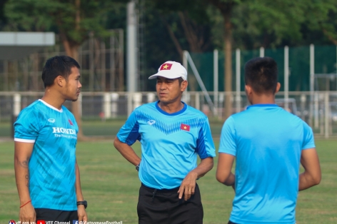 Bị CĐV Indo 'làm loạn', HLV U19 Việt Nam nói sự thật bất ngờ trước Bán kết