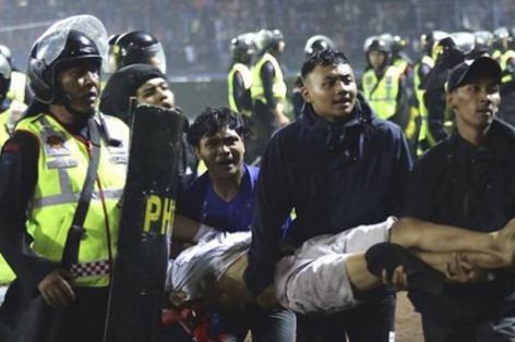 Báo Indo hé lộ hàng loạt án phạt cực nặng của FIFA với vụ bạo loạn kinh hoàng