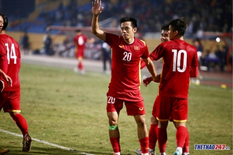 Văn Quyết tỏa sáng trước khi chốt danh sách dự AFF Cup