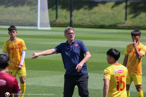 HLV Troussier gọi 31 cầu thủ cho SEA Games 32