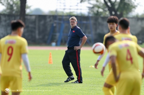 HLV Troussier lần đầu ra một yêu cầu ở Campuchia