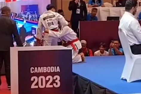 VIDEO: Mất HCV vào tay Campuchia vì bị xử ép, VĐV bật khóc tức tưởi