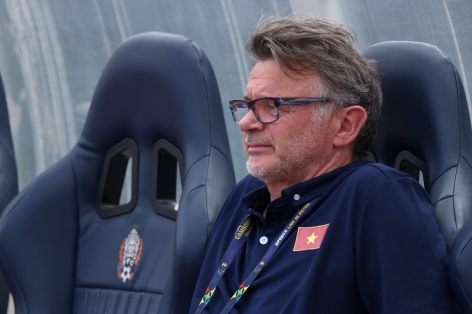 Truyền thông Indonesia: 'HLV Troussier có thể bị sa thải'