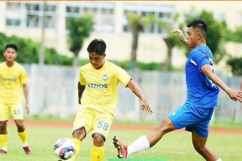 Cầu thủ Việt Nam nhận án phạt cực nặng