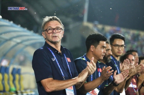 HLV Troussier có động thái gây chú ý với dàn sao CAHN