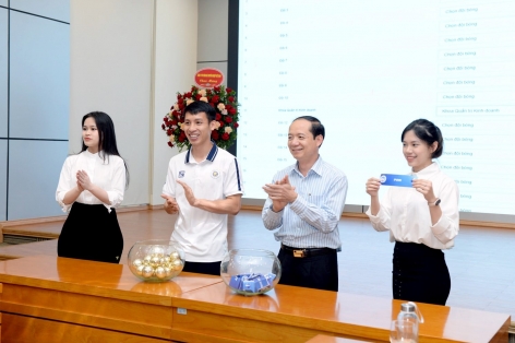 Hùng Dũng làm khách mời đặc biệt trước giờ lên U23 Việt Nam