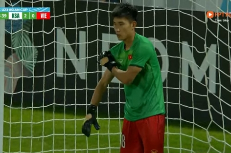 HY HỮU: Tiền đạo U23 Việt Nam 'xỏ găng' làm thủ môn ở giải châu Á