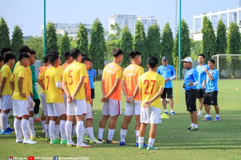 HLV U19 Việt Nam 'thở phào' trước trận ra quân giải AFF