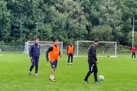 Quang Hải nhận hỗ trợ đặc biệt ở buổi tập tại Pau FC