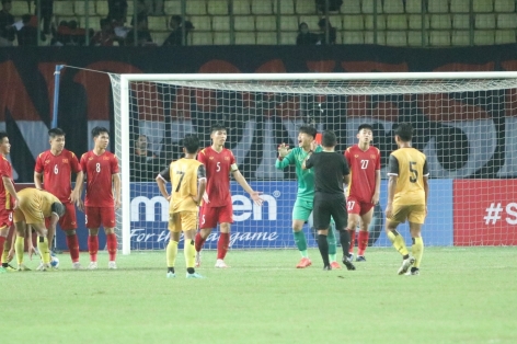HLV U19 Việt Nam hé lộ sự thật về tấm thẻ đỏ ở trận thắng Brunei