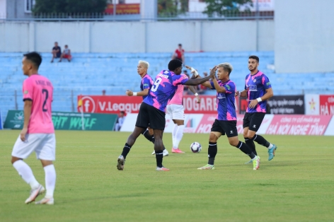 Đội cuối bảng V-League thắng trận đầu tiên sau 'mưa bàn thắng'