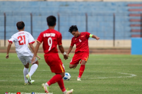 HLV U16 Việt Nam vẫn 'sấy tóc' học trò dù đại thắng Philippines