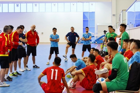 HLV vô địch World Cup gọi cầu thủ tên 'cực độc' lên tuyển Việt Nam