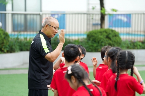 HLV Park Hang Seo trở lại Việt Nam, báo tin tuyệt vời giữa SEA Games