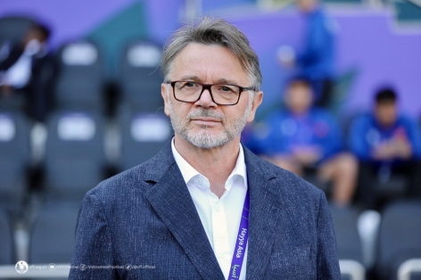 HLV Troussier cam kết thành tích với LĐBĐ Việt Nam