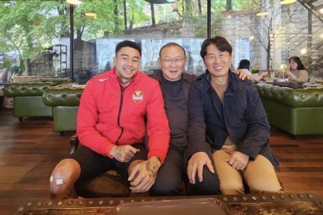 HLV Park Hang Seo 'gây sốt' cùng Jesse Lingard