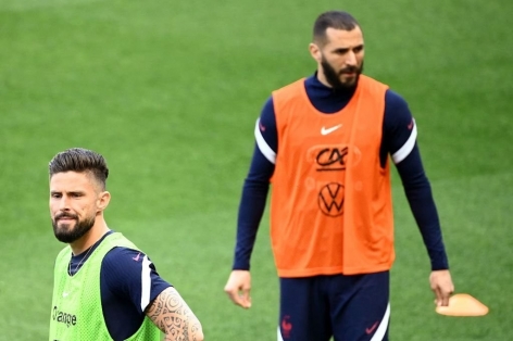 Từng coi nhau như kẻ thù, Giroud bỗng gửi thông điệp không ai ngờ tới Benzema
