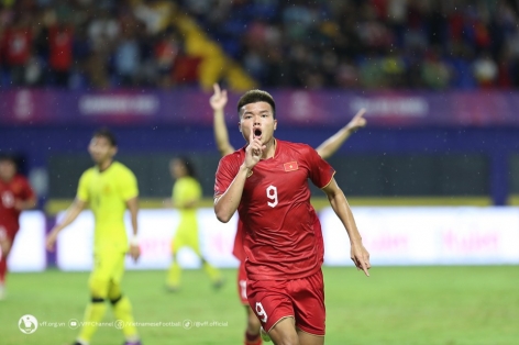'Gà son' Văn Tùng tái lập thành tích đặc biệt của Công Phượng ở SEA Games