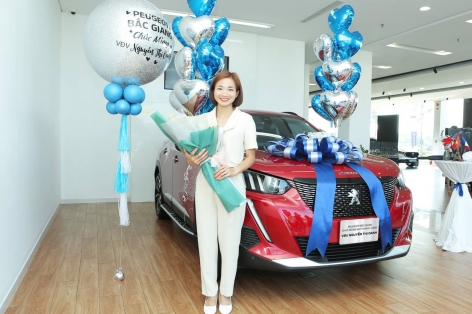 'Nữ hoàng điền kinh' Việt Nam được tặng xe gần 1 tỷ đồng sau SEA Games 32