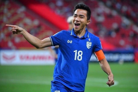 Vừa vô địch AFF Cup, 'Messi Thái Lan' có bến đỗ không ai ngờ