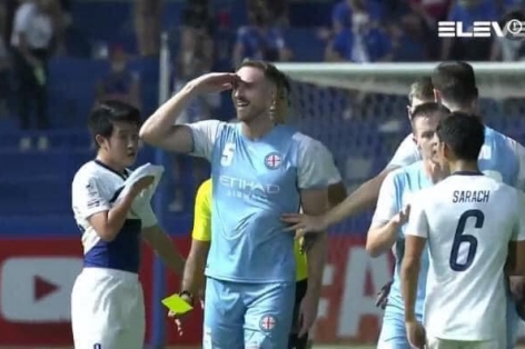 Cầu thủ Thái Lan bị 'phân biệt chủng tộc' tại AFC Champions League, CĐV phẫn nộ đỉnh điểm