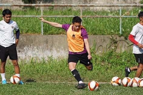 U23 Indonesia thẳng thừng chê sân tập Việt Nam lỗi thời, lạc hậu