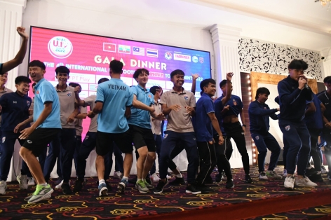 U19 Việt Nam giao lưu văn nghệ cùng Thái Lan trước thềm đại chiến