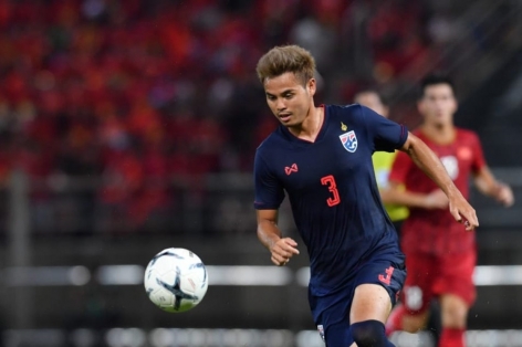 Theerathon Bunmathan muốn vô địch AFF Cup 2021 để 'bù đắp' cho CĐV Thái Lan