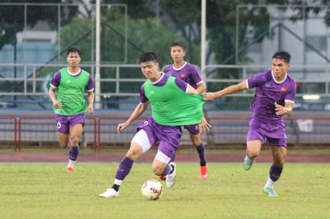 'Viện binh' trở lại, ĐT Việt Nam dầm mưa để quyết đấu với Malaysia