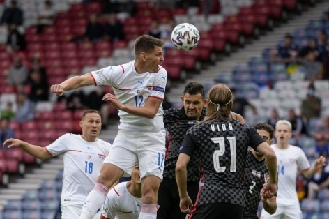 Perisic tỏa sáng mang về 1 điểm nhọc nhằn cho Croatia