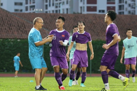 ĐT Việt Nam tăng tốc tại Singapore, sẵn sàng bảo vệ ngôi vương tại AFF Cup