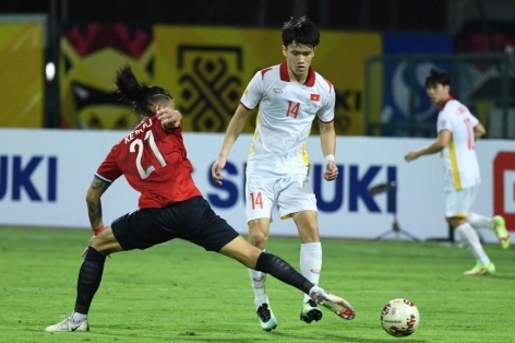CĐV Lào: '10 năm nữa chúng ta cũng không bằng Việt Nam!'