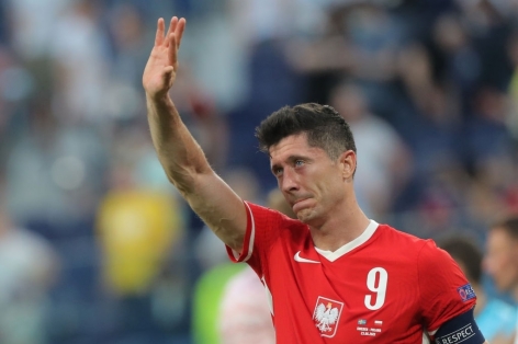 Lewandowski đi vào lịch sử trong ngày buồn của ĐT Ba Lan