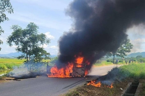 Nguy cơ cháy xe do rơm rạ trên đường: Hiểm họa mùa nắng nóng mà tài xế dễ bỏ qua